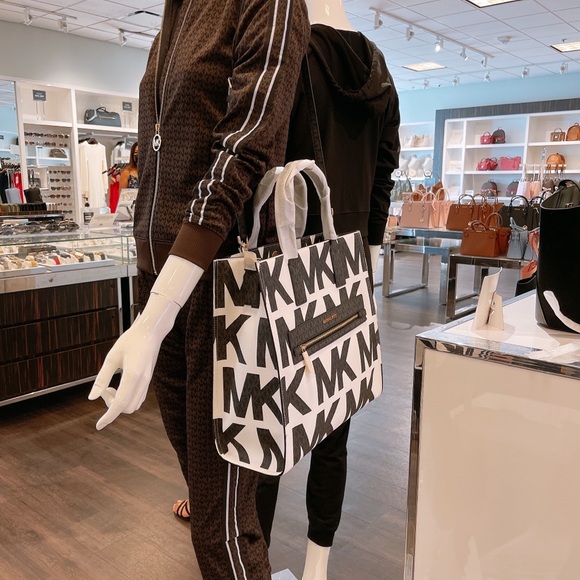 Michael Kors Kenly Large NS Tote - Picture 5 of 11